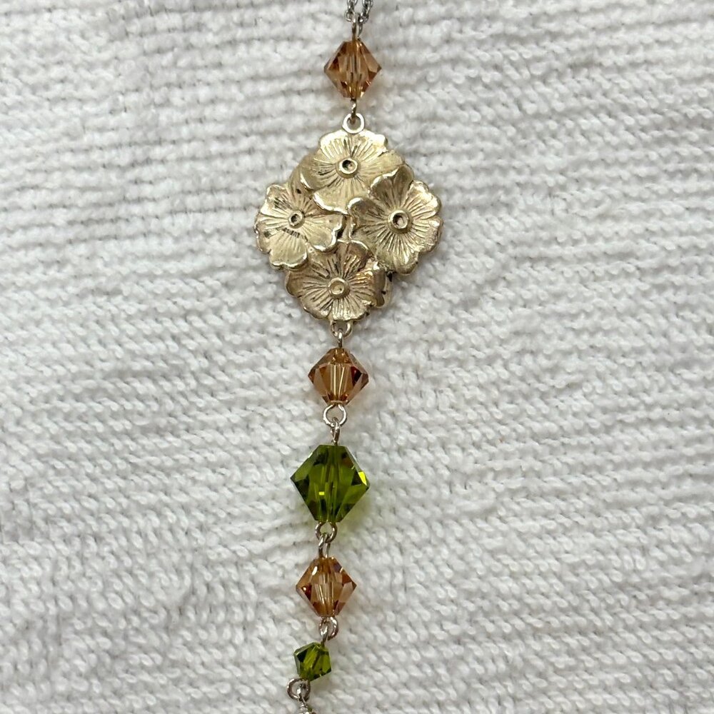 Silver floral and beaded necklace with adjustable chain